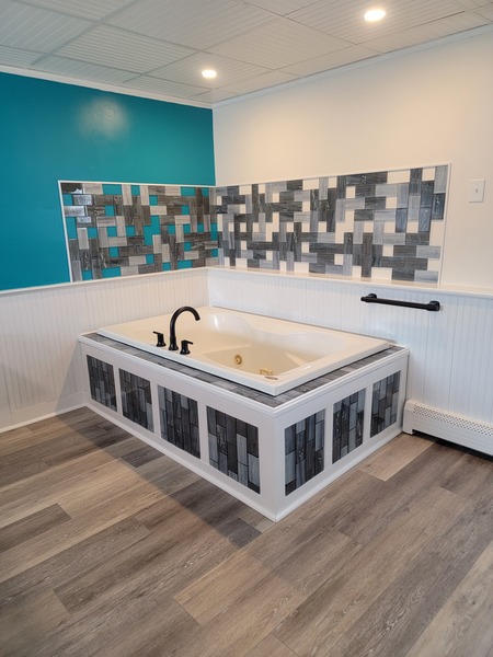 King Jacuzzi Suite Photo 2