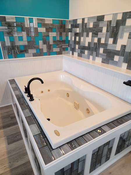 King Jacuzzi Suite Photo 3