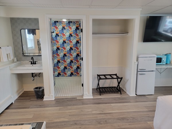 King Jacuzzi Suite Photo 4