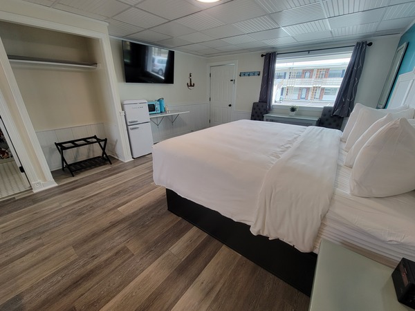 King Jacuzzi Suite Photo 5