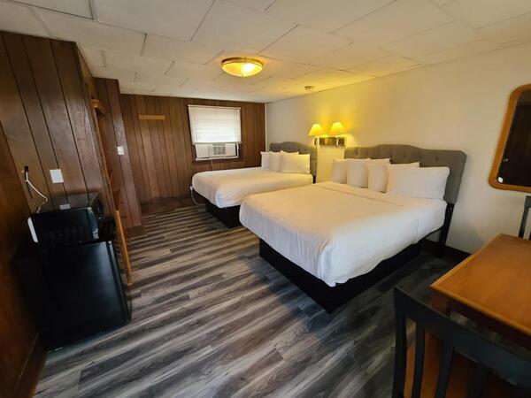 Standard Two Queens Photo 5