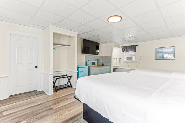 Deluxe Two Queens Photo 2