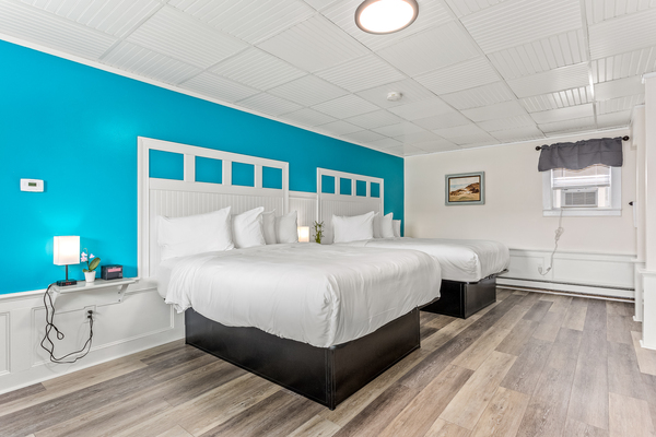 Superior Two Queen Kitchenette Photo 2