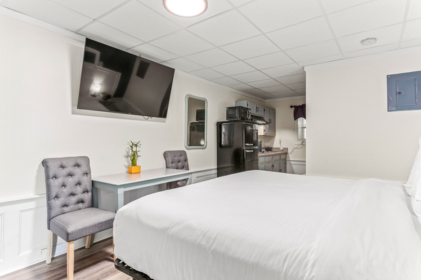 Superior King Kitchenette Photo 3