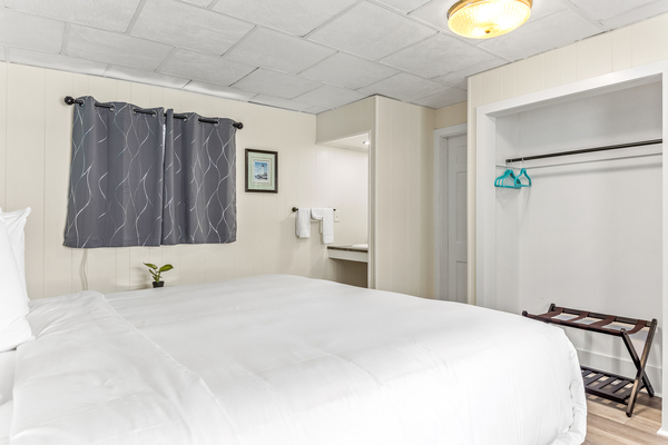 Standard King Photo 4