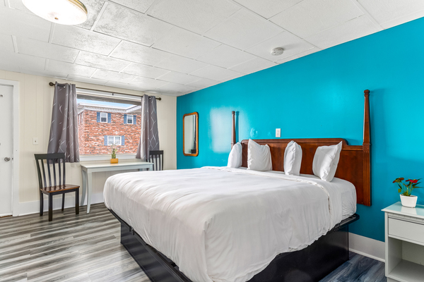 Standard King Photo 2