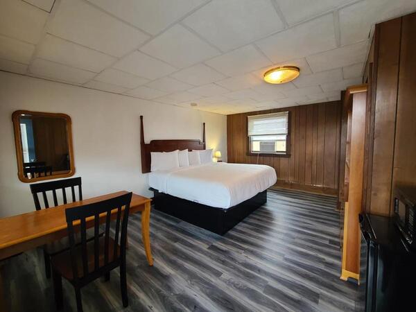 Standard King Photo 5