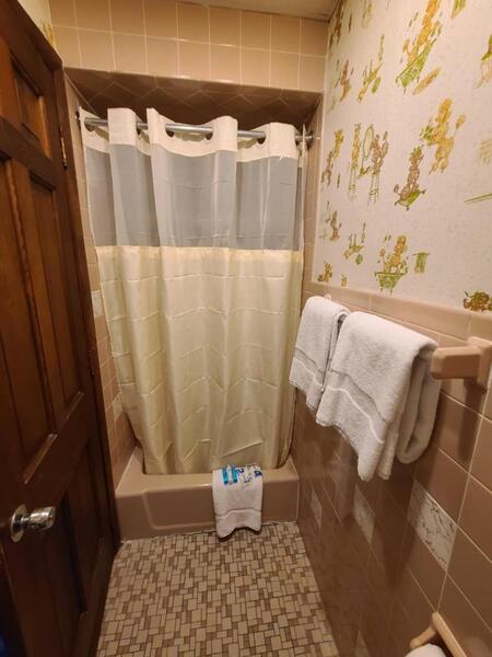 Standard King Photo 6