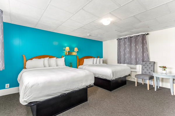 Standard Two Queens Photo 2