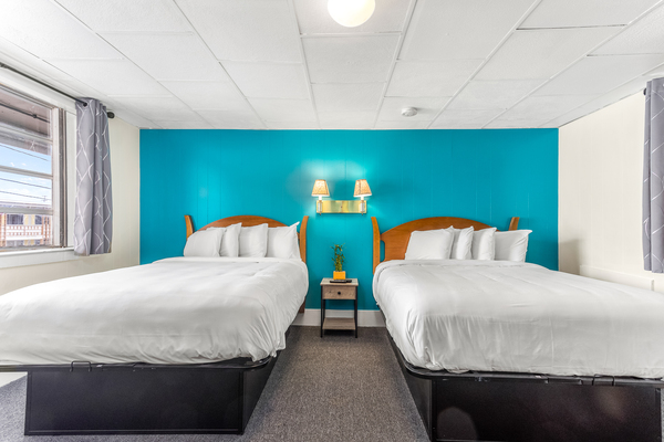 Standard Two Queens Photo 1